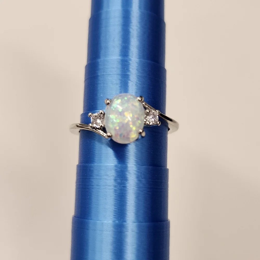 Sz 8 Exquisite Oval Faux Opal Ring Sparkling Cubic Zirconia Accents Silver-tone